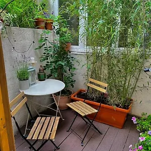 Charming In A Courtyard In Appartement Paris